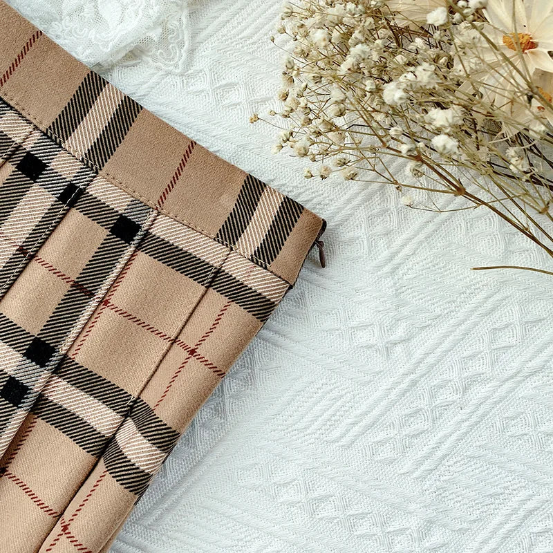 High waisted mini skirt with zipper image 9